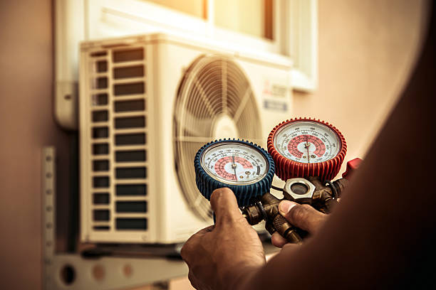 Professional Hvac technician working in Shawnee, CO